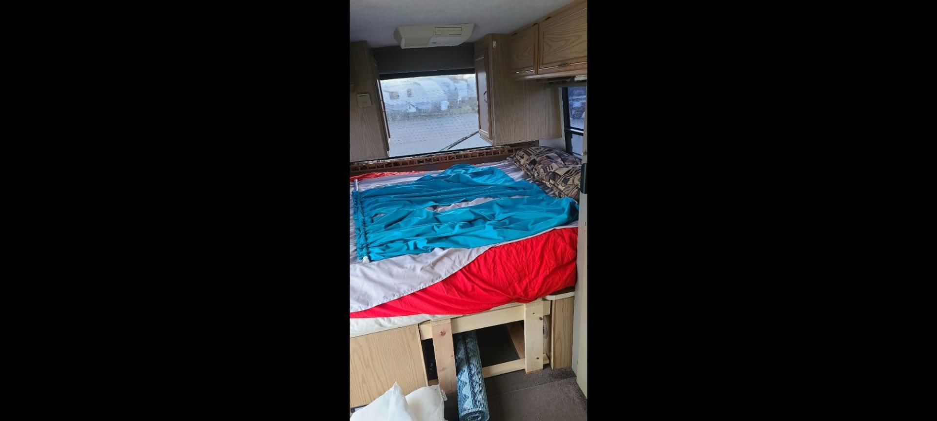 1997 White Winnebago Rialta 22RD , located at 923 US HWY 87 E., Billings, MT, 59101, (406) 245-0456, 45.795788, -108.451881 - Photo#6